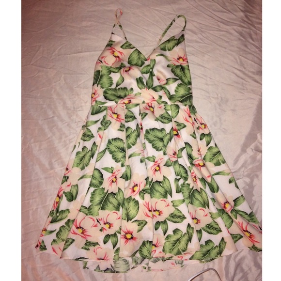 Papaya Dresses & Skirts - Gorgeous Tropical Floral Dress 🌺✨